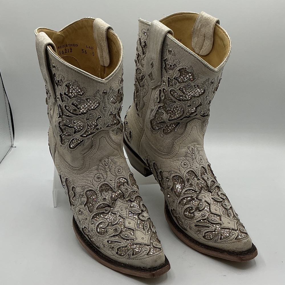 Corral women’s off white glitter inlay and crystal accents. - Picture 4 of 10